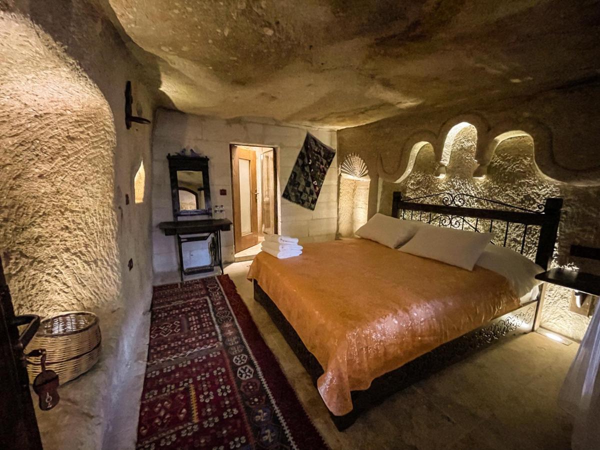 Hotel Takunya Cave *