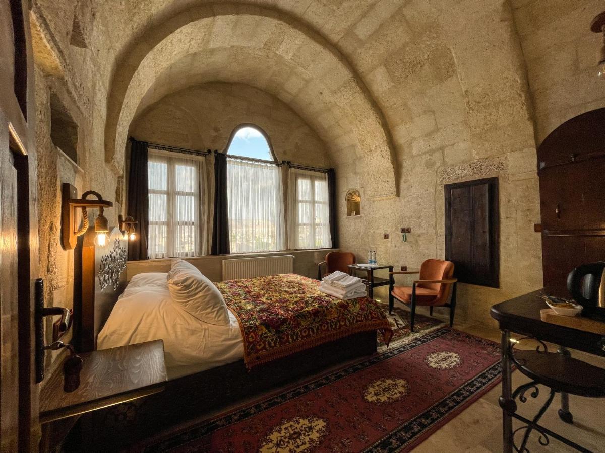 Hotel Takunya Cave